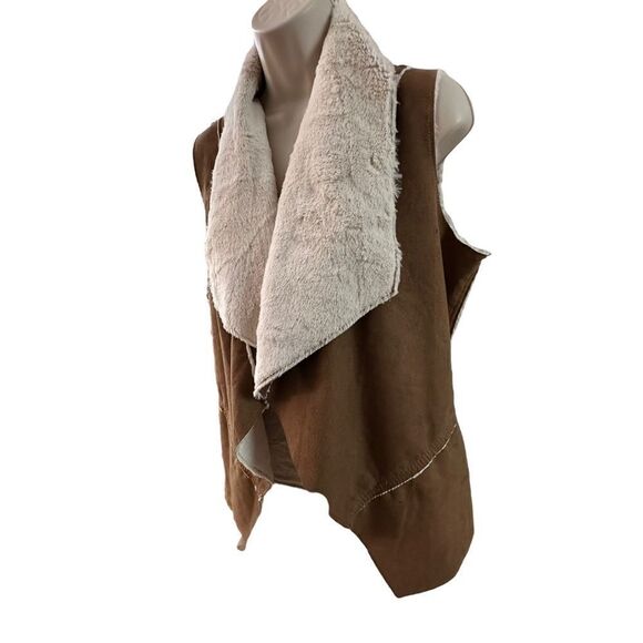 Me Jane ~ Faux Suede and fur lined vest ~ two side pockets - Picture 4 of 12